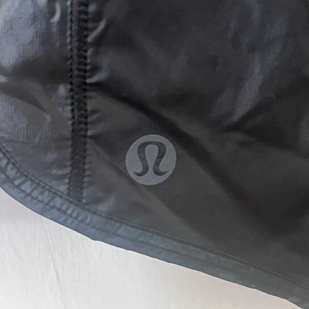 LULULEMON BRAND NEW WOMEN'S BLACK ATHLETIC SHORTS, SIZE 0 - Picture 4 of 14